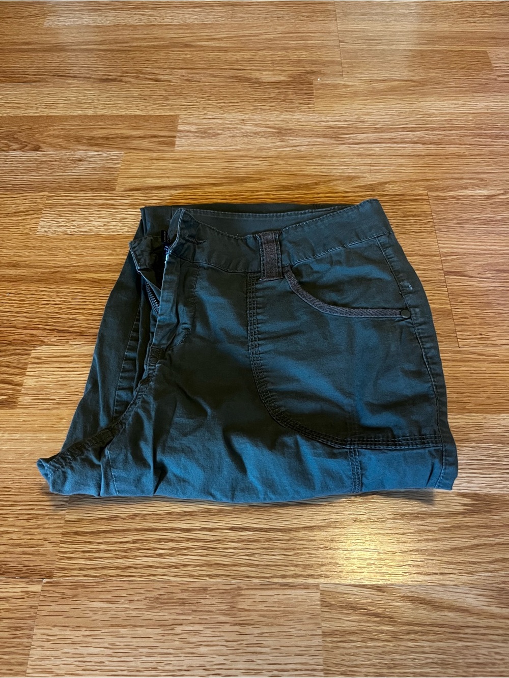 APT. 9 Utility Capri Cargo Pants Olive Green Size 10 Modern Fit